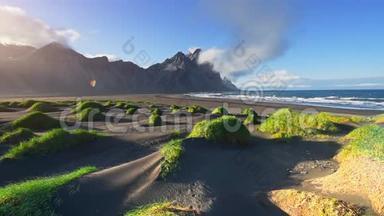 美丽的西部山脉和火山熔岩沙丘海滩斯托克西斯，冰岛